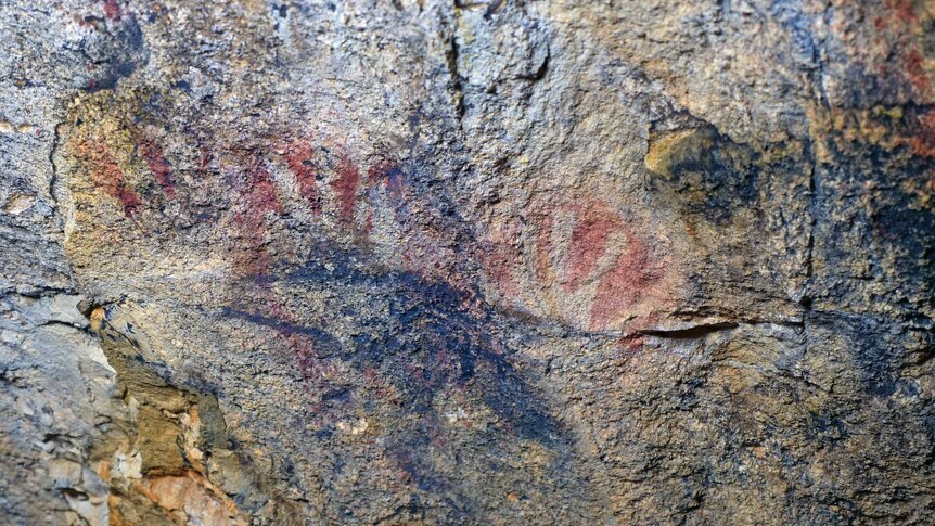 Hand paintings and rock art in the Murchison