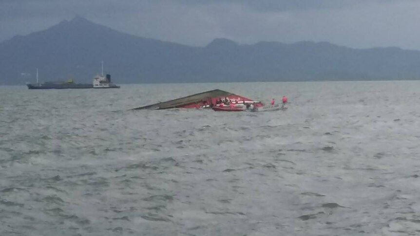 Emergency workers rescue survivors from capsized Filipino ferry (Credit: Serbisyo Publiko sa Radyo)