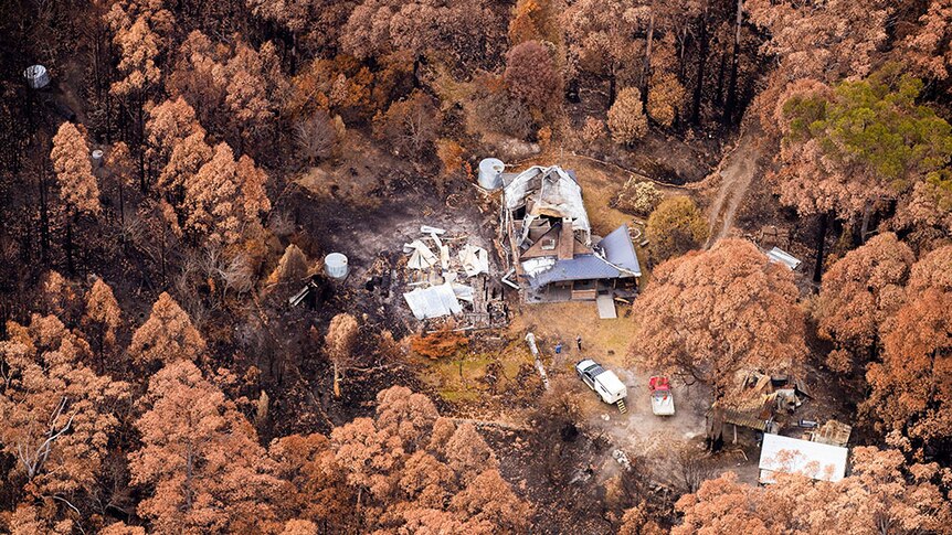 House destroyed in Tasmanian bushfire