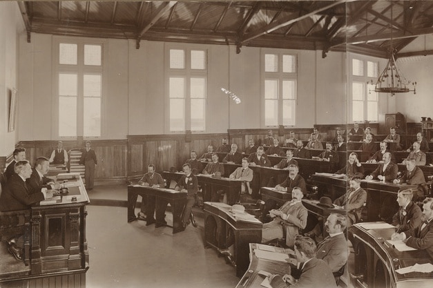 Inside the Adelaide Stock Exchange in 1901.