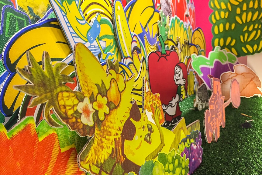 Each piece of artwork is cut from different fruit boxes and arranged in a diorama.