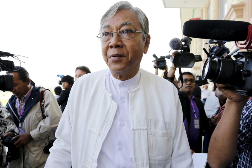 U Htin Kyaw arrives for the opening of the new parliament in Naypyitaw