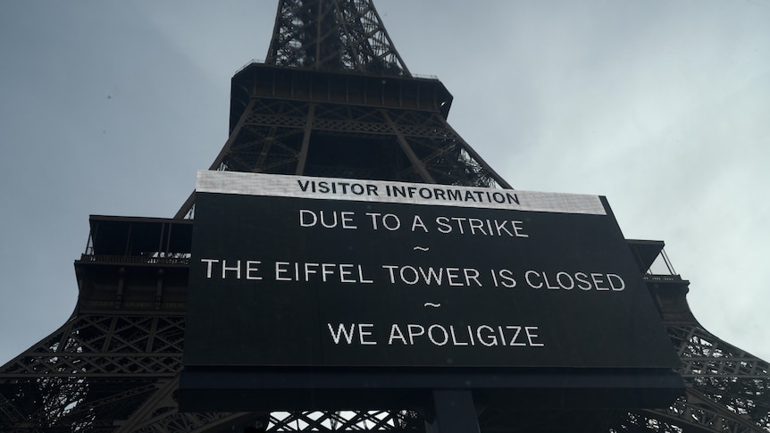 La Torre Eiffel chiude mentre i dipendenti scioperano nel centenario della morte del suo fondatore