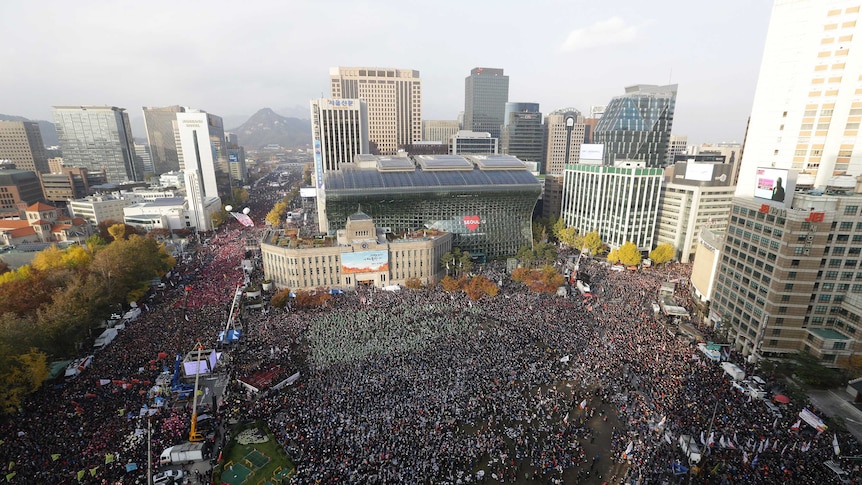 Aerial view shows thousands of people gathered at a rally in Seoul.