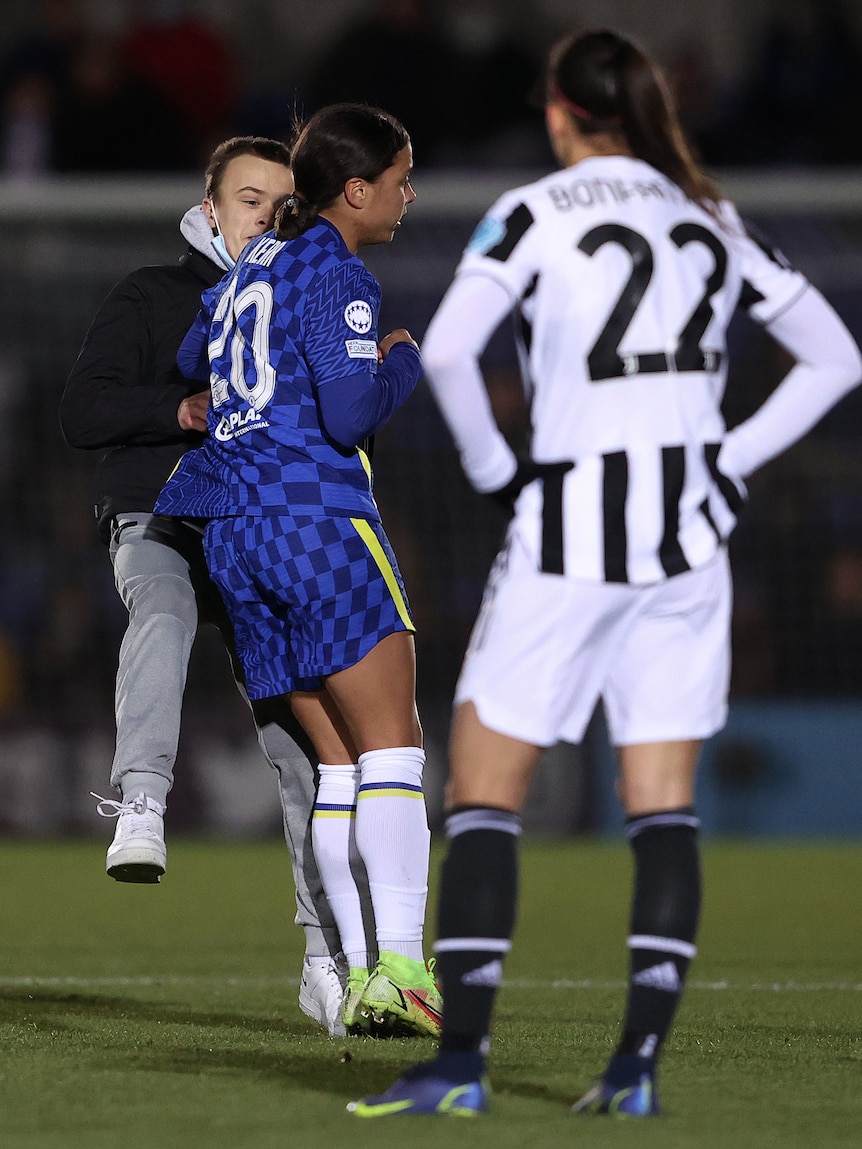 Sam Kerr shoves pitch invader