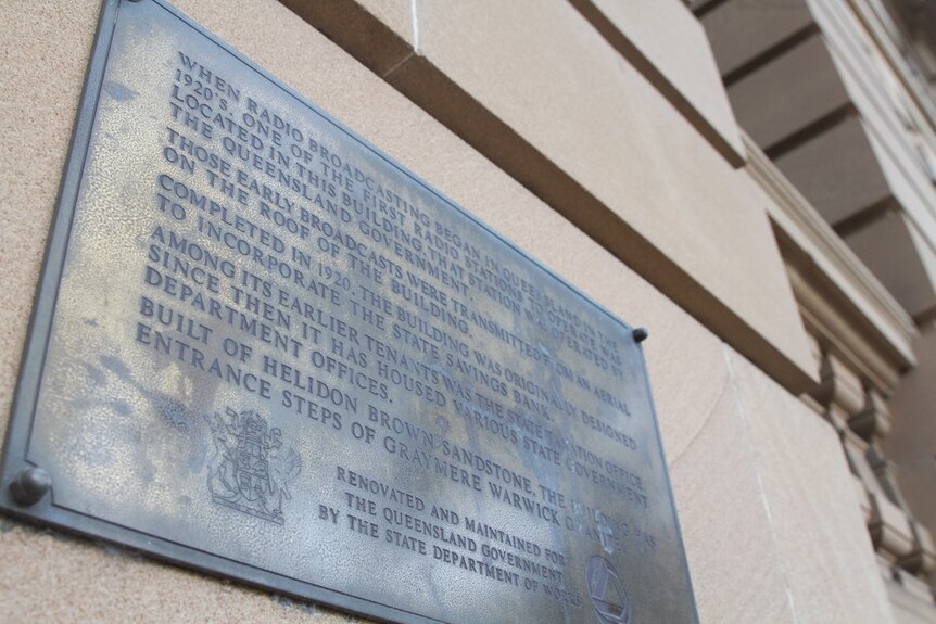 Queensland government plaque on the outside of the 171 George Street building.