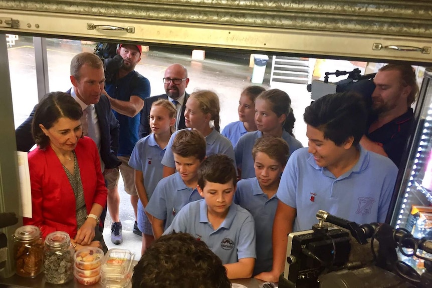 Gladys Berejiklian with children at canteen