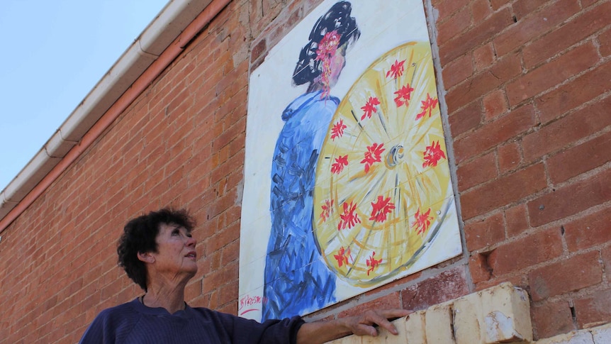 Wellington artist Barbara Preston is helping bring Wellington's Fong Lee Lane back to life.