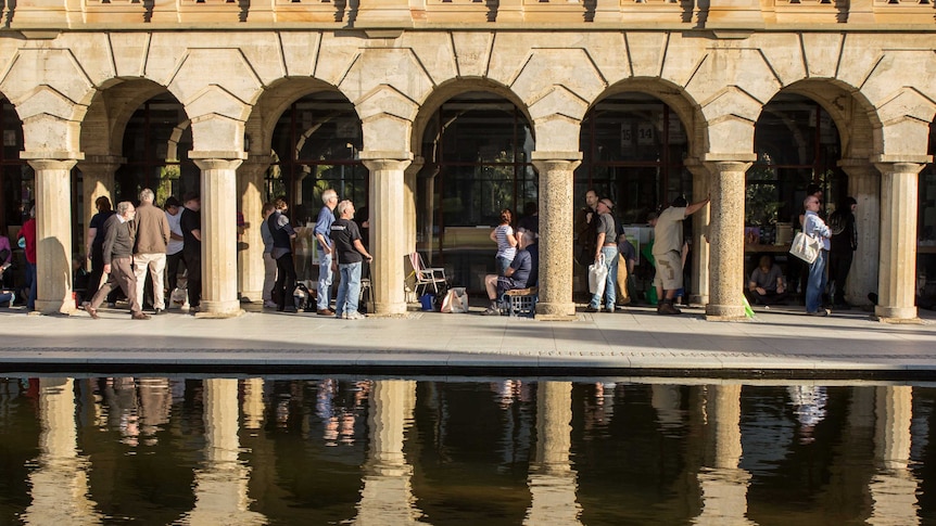 Buyers start queuing at UWA's Winthrop Hall from midday to get into the sale, 15 August 2014.