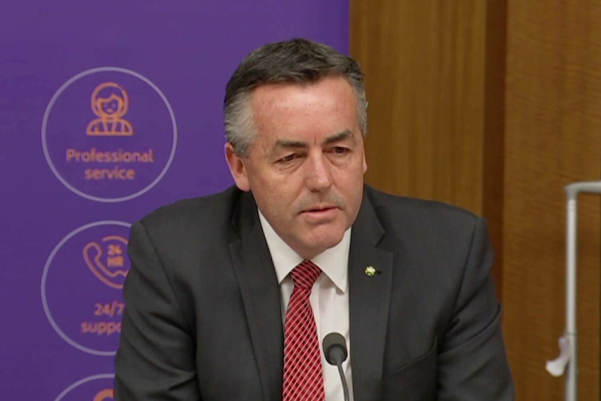 Darren Chester addresses the veterans summit in Canberra