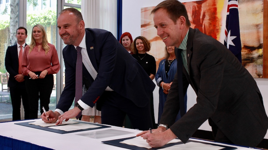 Andrew Barr and Shane Rattenbury signing paper