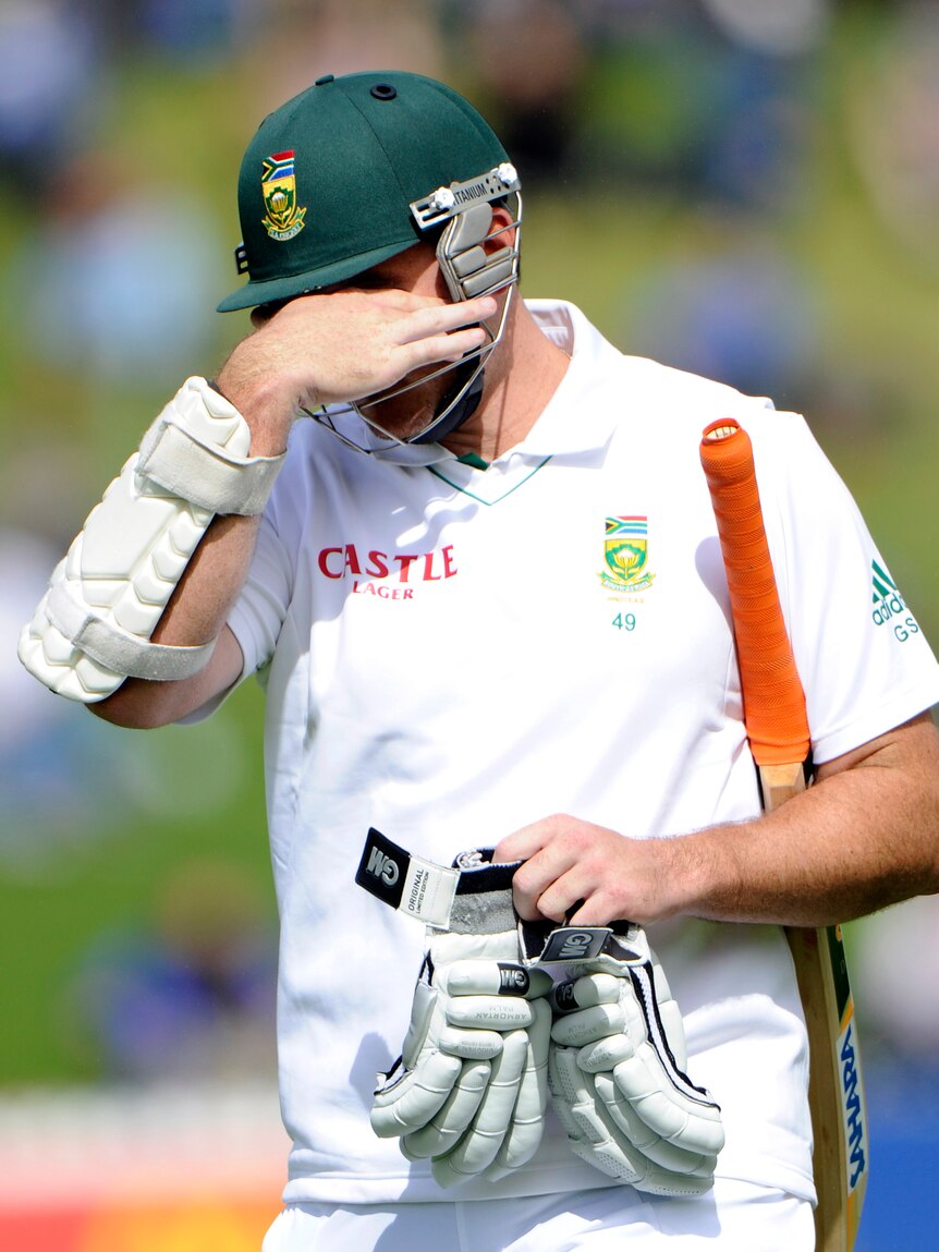 Graeme Smith clearly didn't agree with his caught-behind dismissal on 5.