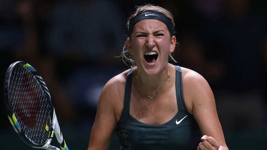 Belarussian Victoria Azarenka beats Li Na of China to reach the semi-finals of the WTA Championships.