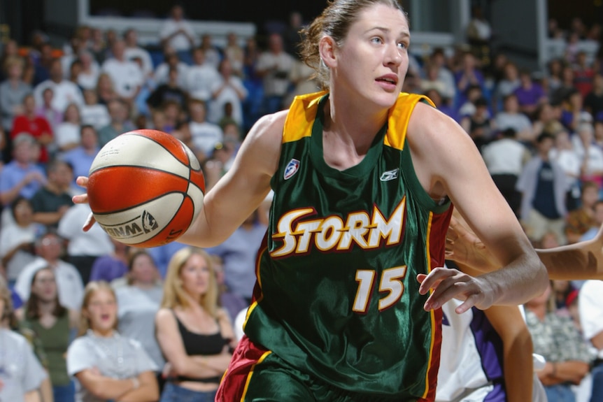 Lauren Jackson drives with the basketball