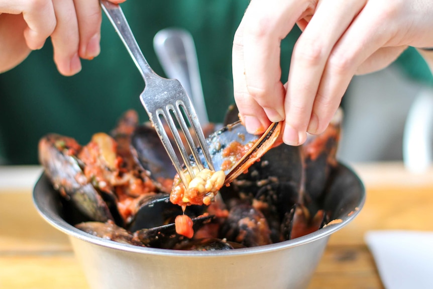 A bowl of mussels