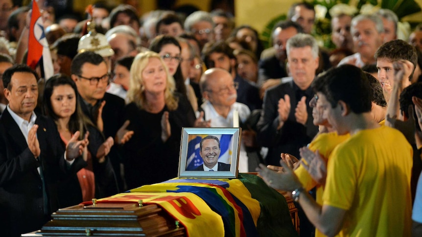 The coffin of late Brazilian candidate Eduardo Campos arrives at the governmental palace