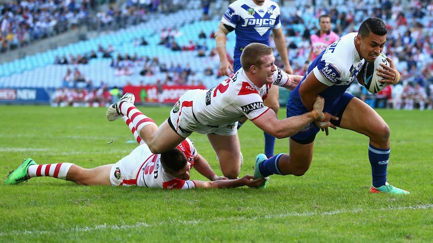 Tim Lafai scores for the Bulldogs against St George at the Olympic stadium on May 11, 2014.