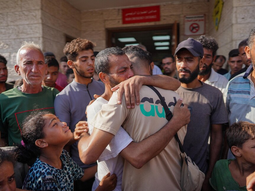 Two prisoners hugging as Prisoners arrive back into gaza.