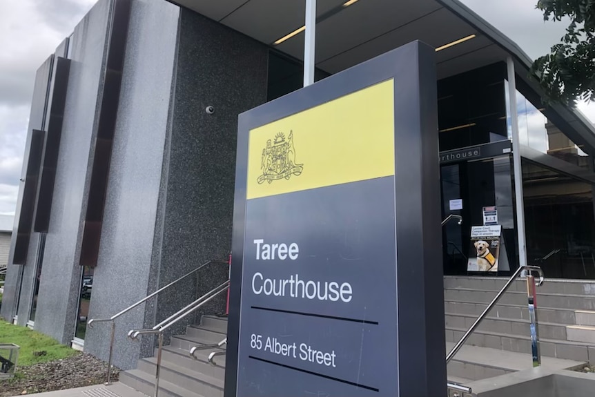 A sign that says "Taree Courthouse" outside a modern-looking building.