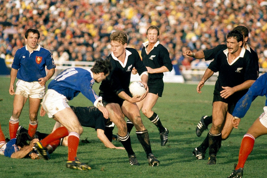 New Zealand wing John Kirwan (centre) breaks past Patrice Lagisquet of France (11) during the Rugby Union World Cup Final.