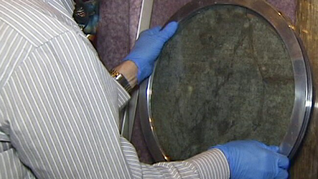 Ian McLeod holds the De Vlamingh plate