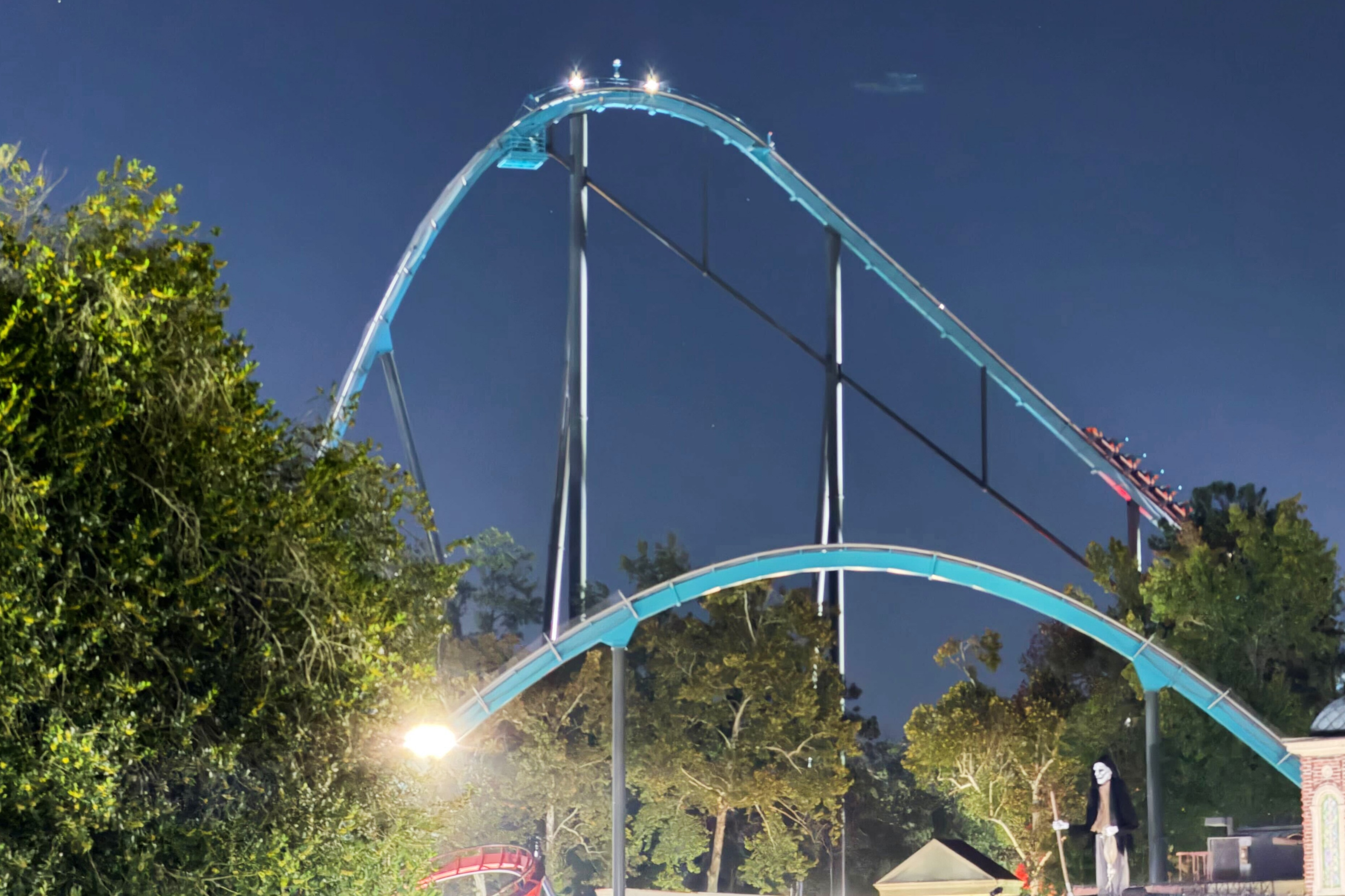 Nine roller-coasters close across US, Canada after man dies during ride