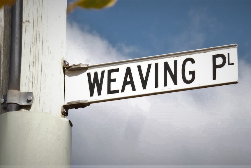 Weaving Place street sign.