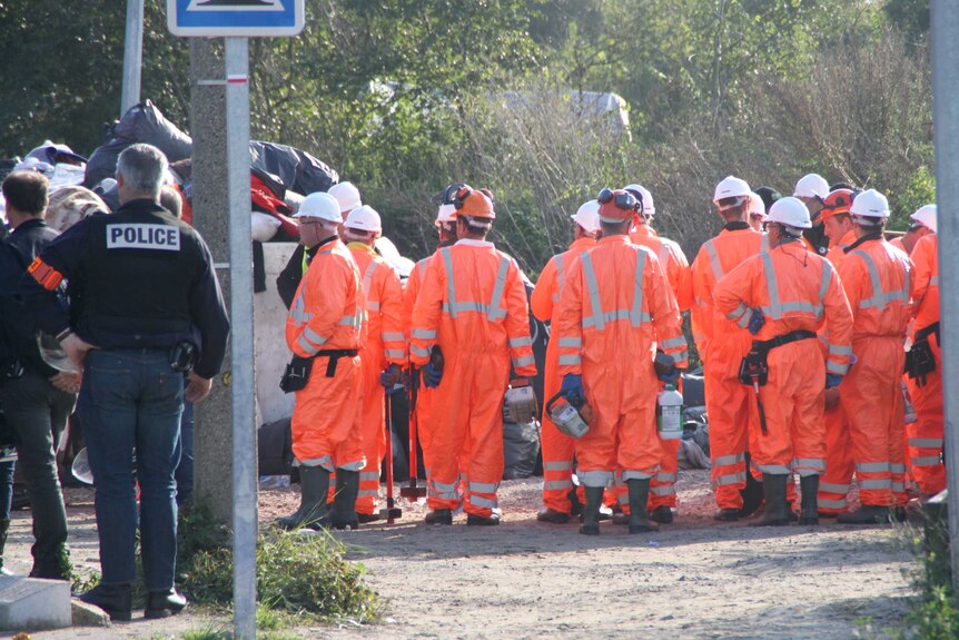 Dismantling teams arrive at Calais camp