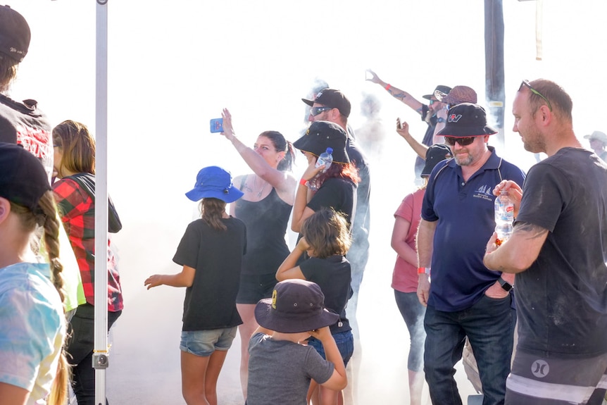 Goldfields burnouts crowd