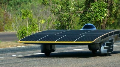 Cars in the World Solar Challenge race from Darwin to Adelaide have been stopped because of bushfires in Central Australia.