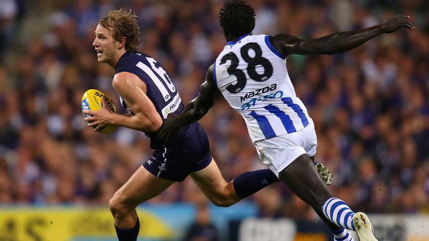 Fremantle's David Mundy tries to break clear of the Kangaroos' Majak Daw