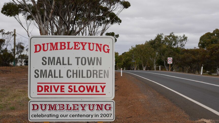 A road sign in Dumbleyung which says "Small town, small children, drive slowly"