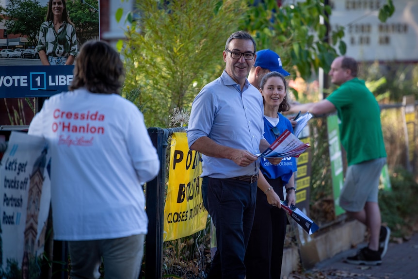 Former SA premier Steven Marshall hands out Liberal how-to-vote cards.