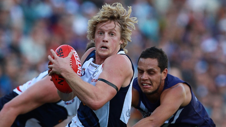 Adelaide's Rory Sloane will remain a Crow until the end of the 2015 season.