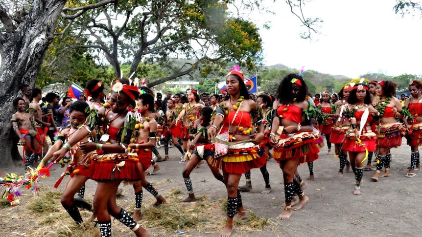 巴布亚新吉尼亚人举行节日庆祝活动。