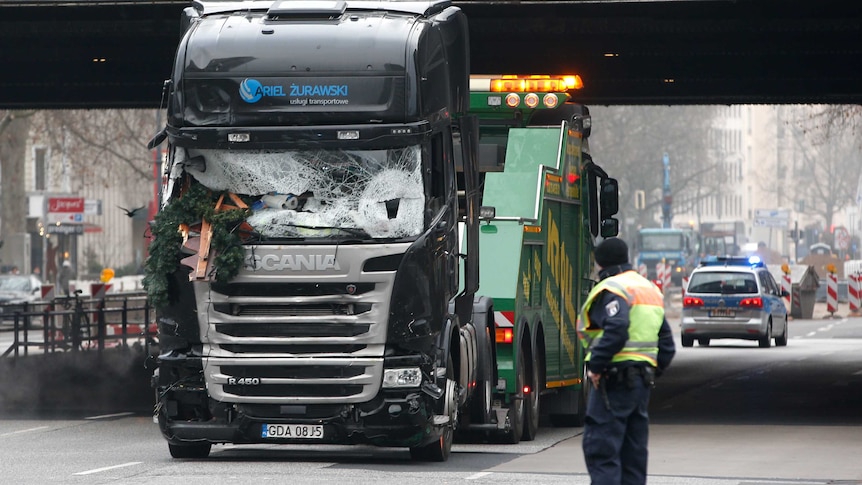 Truck towed away from Berlin Christmas market