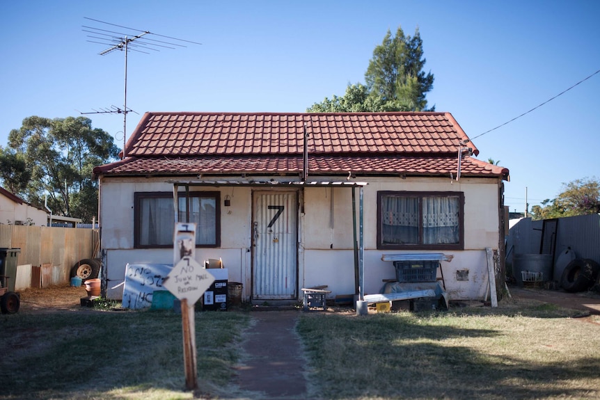 A house on a street in Williamstown near Kalgoorlie, WA.