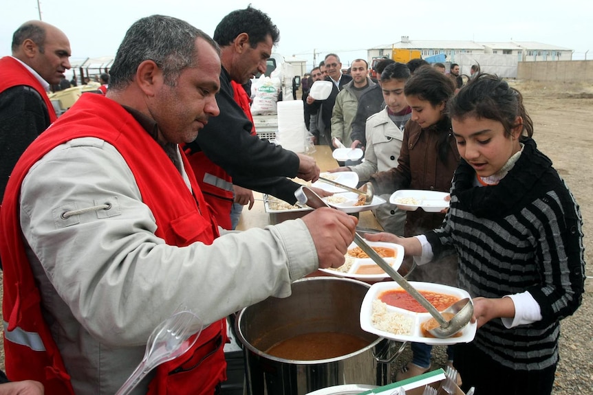 Queues for food after earthquake eastern Turkey