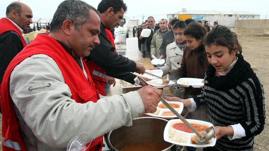 Queues for food after earthquake eastern Turkey