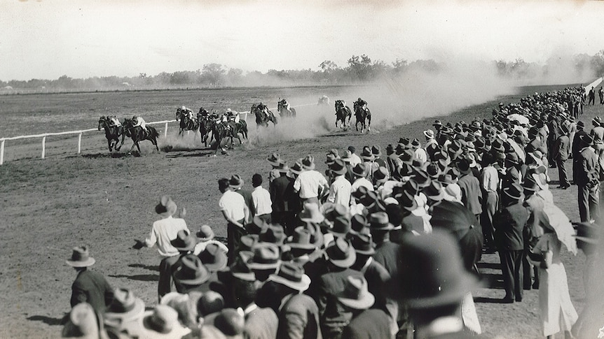 Racing at Tambo in 1933