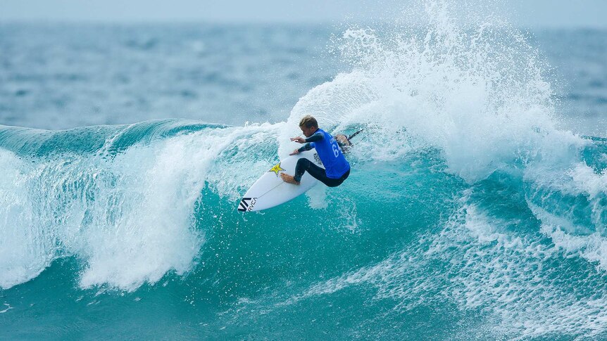 Davey Cathels eliminates Gabriel Medina