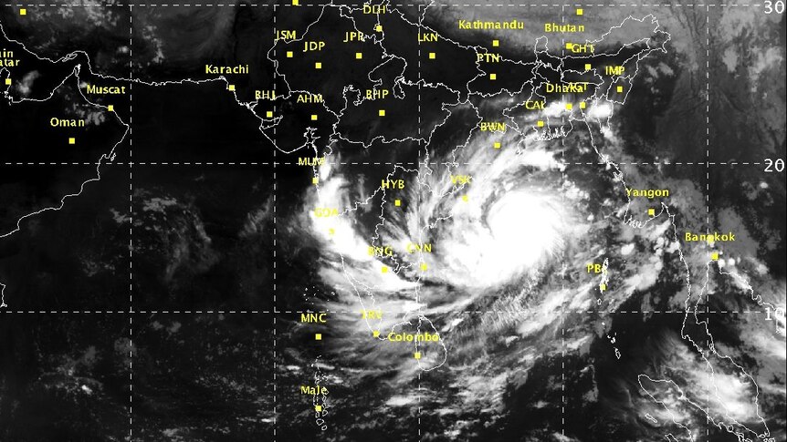 Cyclone Hudhud approachs India