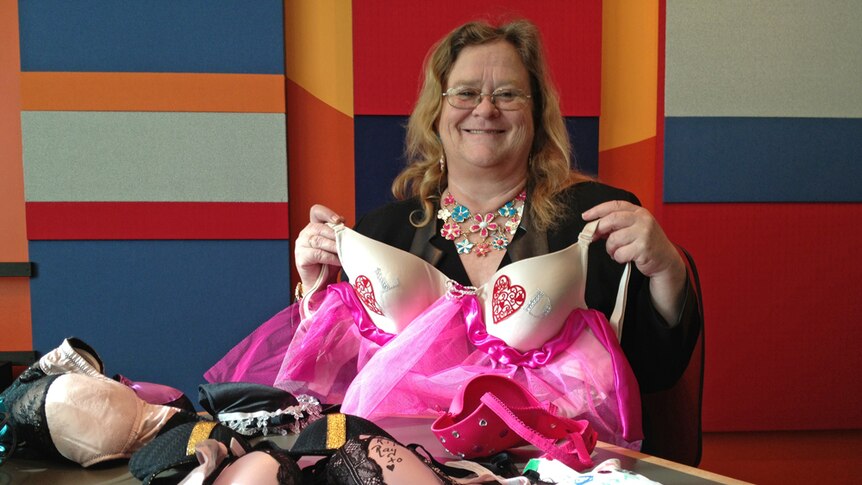 Port Macquarie to be part of 'World's Longest Bra Chain' record attempt -  ABC News