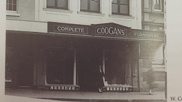 Entrance to Coogans in Collins St