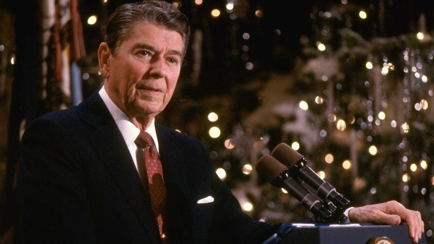 Ronald Reagan holding his last White House press conference.