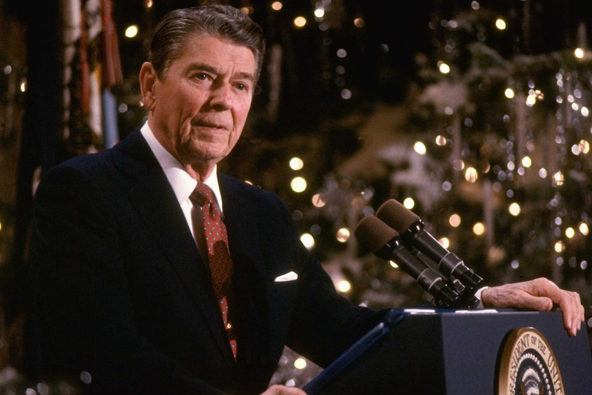 Ronald Reagan holding his last White House press conference.