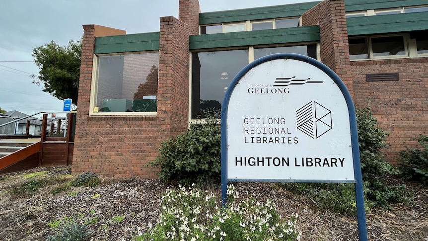 The outside of a library building under grey and cloudy skies, with a sign reading Highton Library.