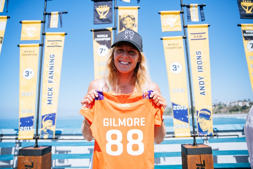 Stephanie Gilmore with her number 88 top before the WSL surfing Finals.