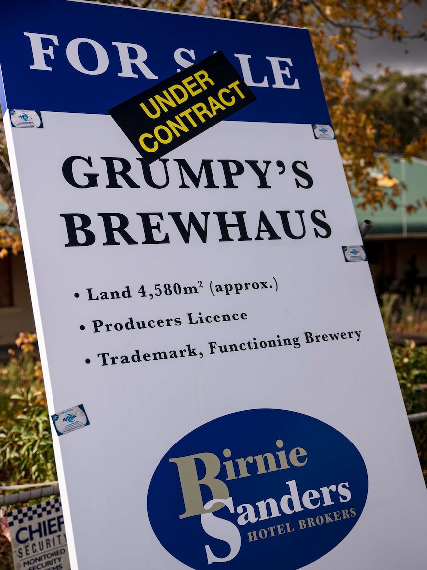 Grumpy's sale sign