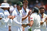 Ponting shakes hands with Smith